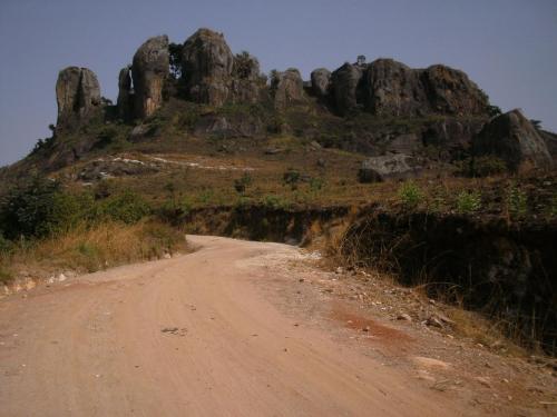 Kekong-Rocks-viewed-from-the-ascending-road